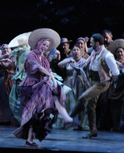 Escena de Luisa Fernanda (Foto Jesus Alcantara - Teatro de la Zarzuela)