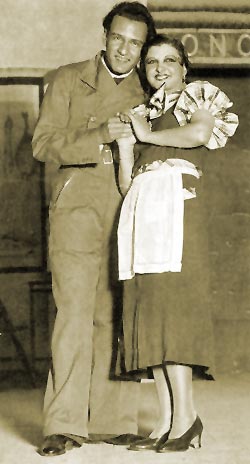 La del Manojo de Rosas (1934) - Luis Sagi Vela  and Maruja Vallojera