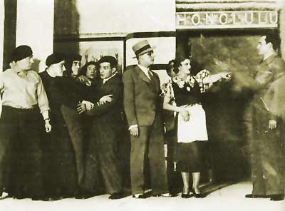 The climax of Act 1 - original 1934 cast
