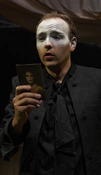 Black, el payaso (Michael Lafferty-Smith) Teatro Cervantes, London c. Elena Molina