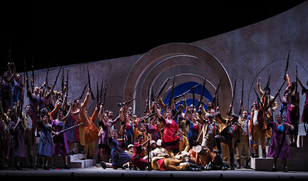 Carmen, acto II (Foto: Teatro de la Zarzuela, 2014)