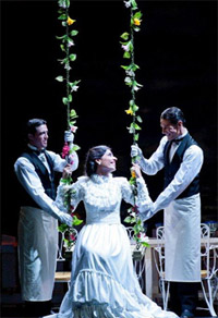 Hevila Cardena como Rosalia en Las de Cain (Sorozabal) Javier Naval © Teatro Espanol - 2011