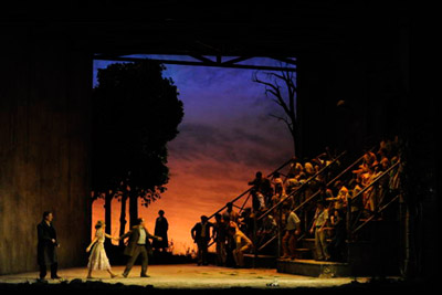 Escena de El caserio (Foto E Moreno Esquibel - Teatro Arriaga)