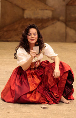 Nancy Fabiola Herrero como Carmen en el Met (Foto: Beatriz Schiller - www.nancyfabiolaherrera.com)